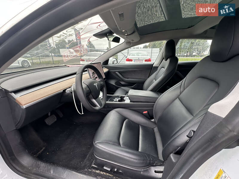 Седан Tesla Model 3 2019 в Луцке