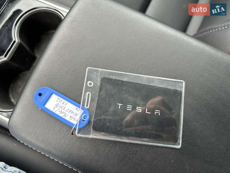 Седан Tesla Model 3 2019 в Луцке