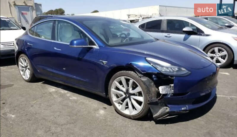 Седан Tesla Model 3 2018 в Києві