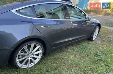Седан Tesla Model 3 2019 в 