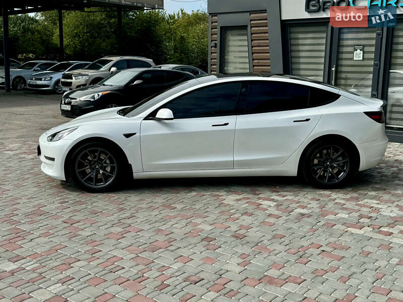 Седан Tesla Model 3 2021 в Виннице