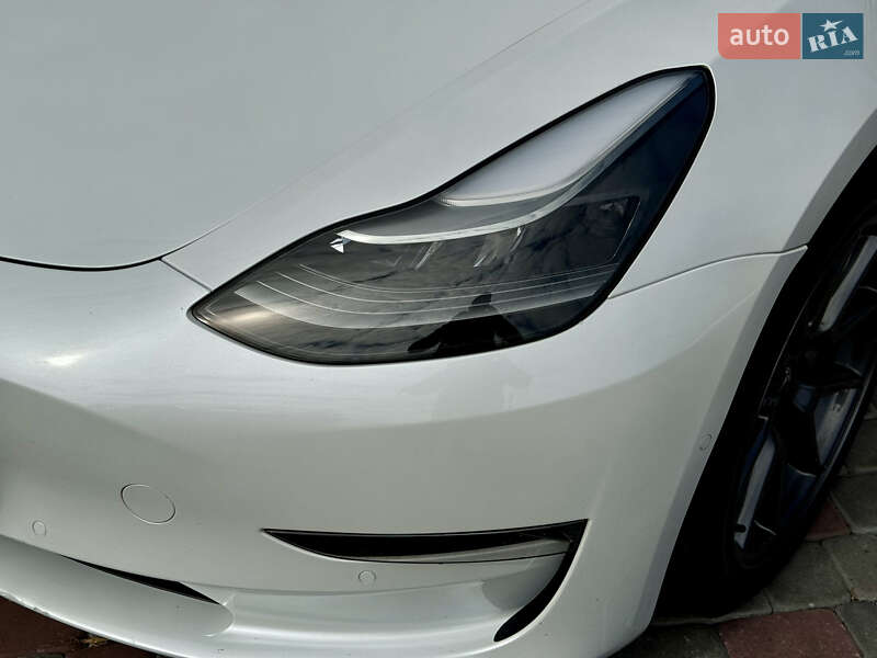 Седан Tesla Model 3 2021 в Виннице