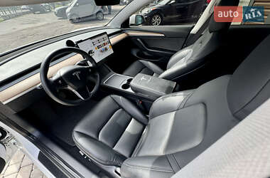Седан Tesla Model 3 2021 в 