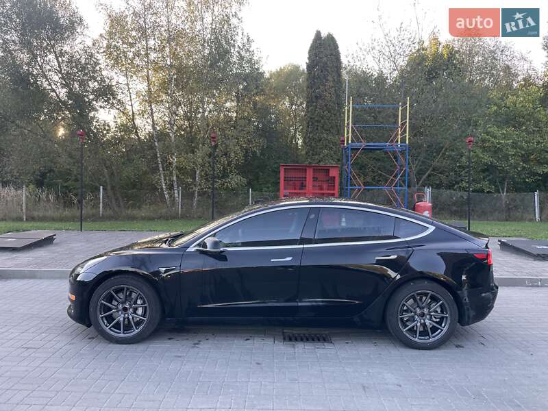 Седан Tesla Model 3 2018 в Львові