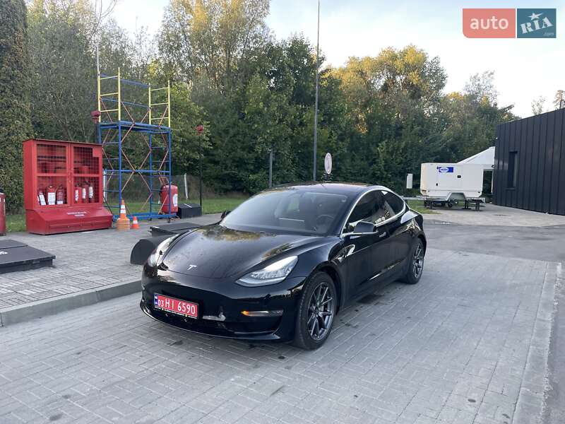Седан Tesla Model 3 2018 в Львові