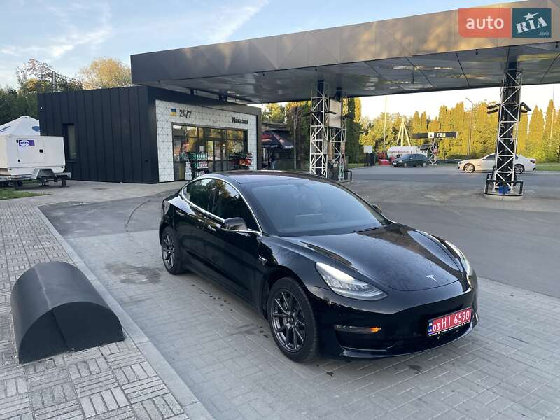 Седан Tesla Model 3 2018 в Львові