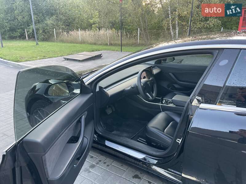 Седан Tesla Model 3 2018 в Львові