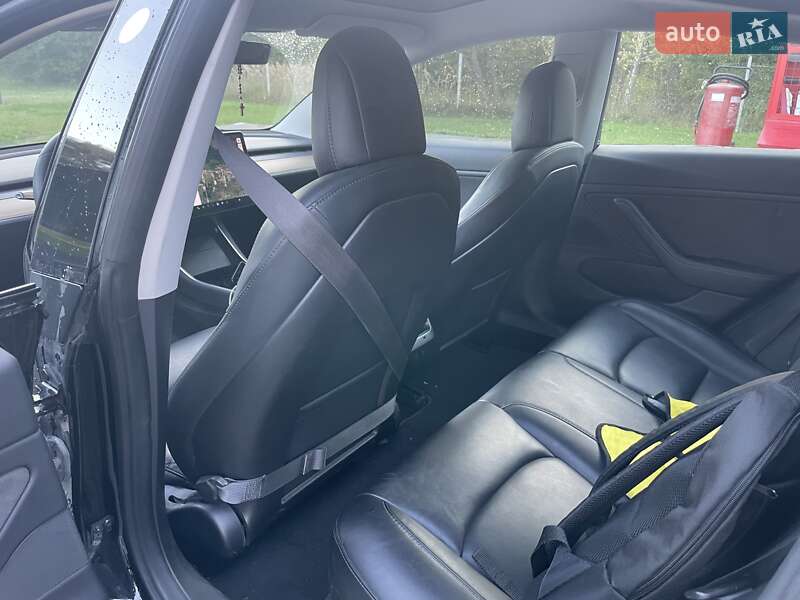 Седан Tesla Model 3 2018 в Львові