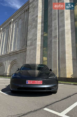 Седан Tesla Model 3 2024 в 
