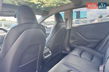 Седан Tesla Model 3 2023 в 