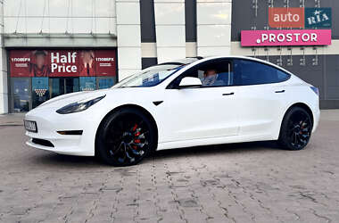 Седан Tesla Model 3 2023 в 