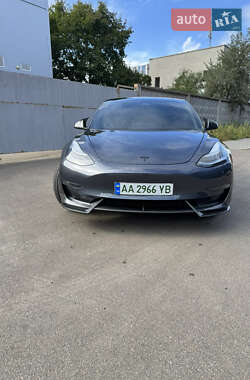 Седан Tesla Model 3 2019 в 