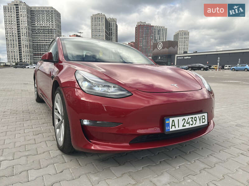 Седан Tesla Model 3 2021 в 