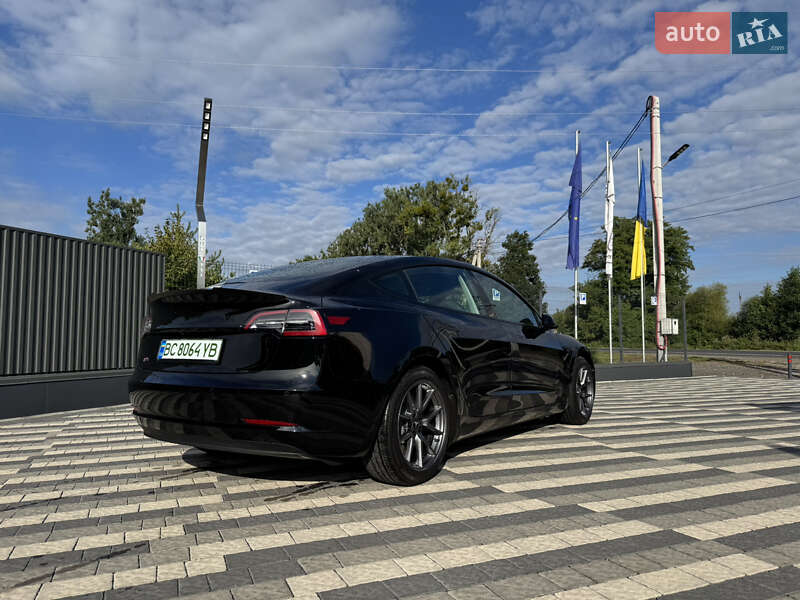 Седан Tesla Model 3 2021 в 