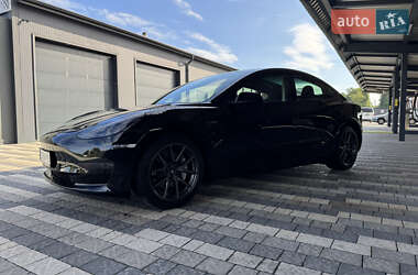 Седан Tesla Model 3 2021 в 