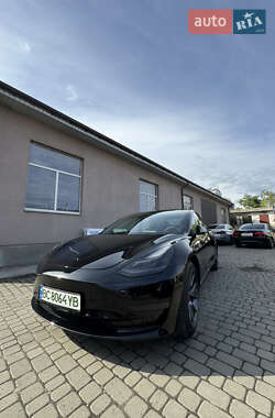 Седан Tesla Model 3 2021 в 