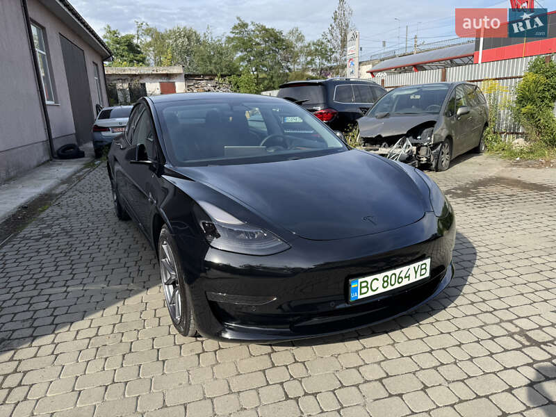 Седан Tesla Model 3 2021 в Львове