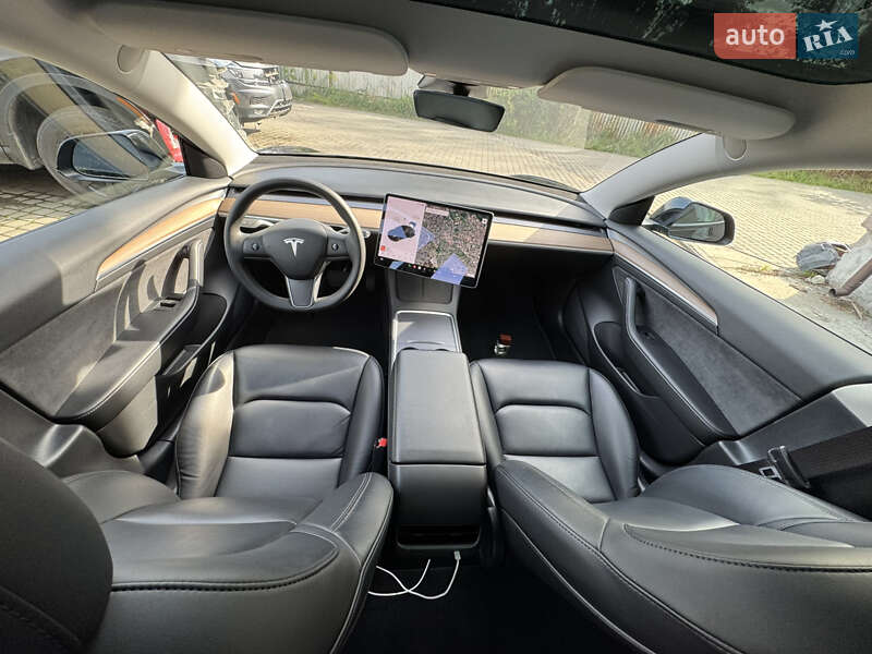 Седан Tesla Model 3 2021 в Львове