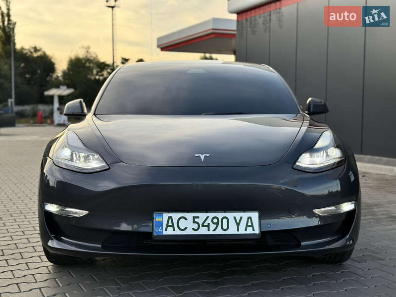 Седан Tesla Model 3 2021 в Кривом Роге