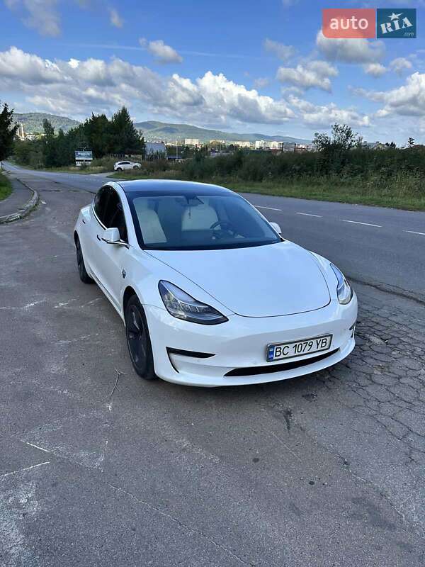 Седан Tesla Model 3 2020 в Бориславе