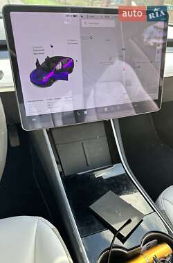 Седан Tesla Model 3 2020 в 