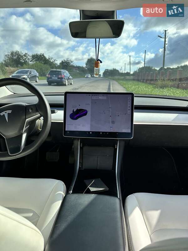 Седан Tesla Model 3 2020 в Бориславе