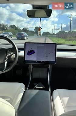 Седан Tesla Model 3 2020 в 
