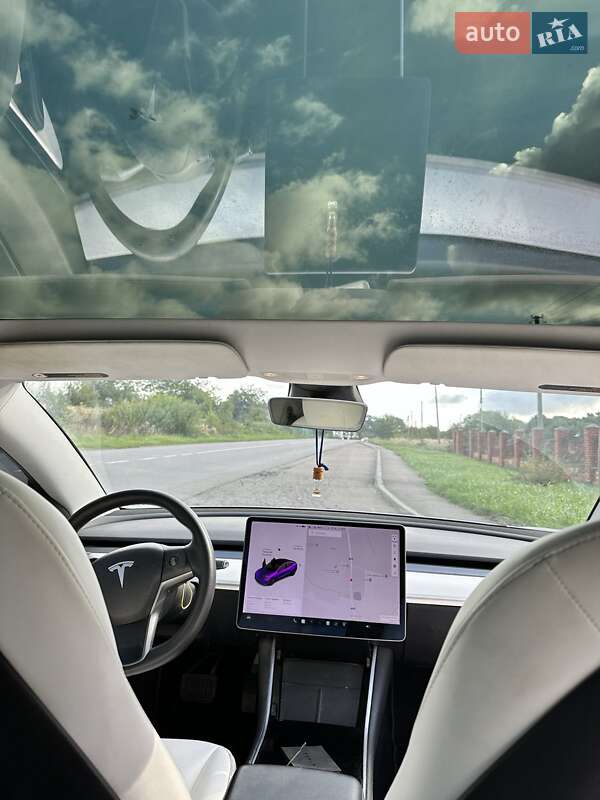 Седан Tesla Model 3 2020 в Бориславе