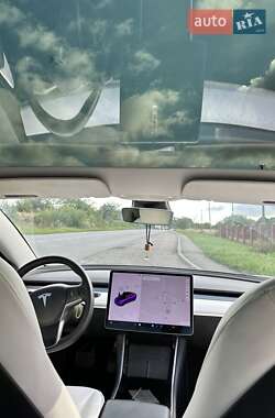 Седан Tesla Model 3 2020 в 