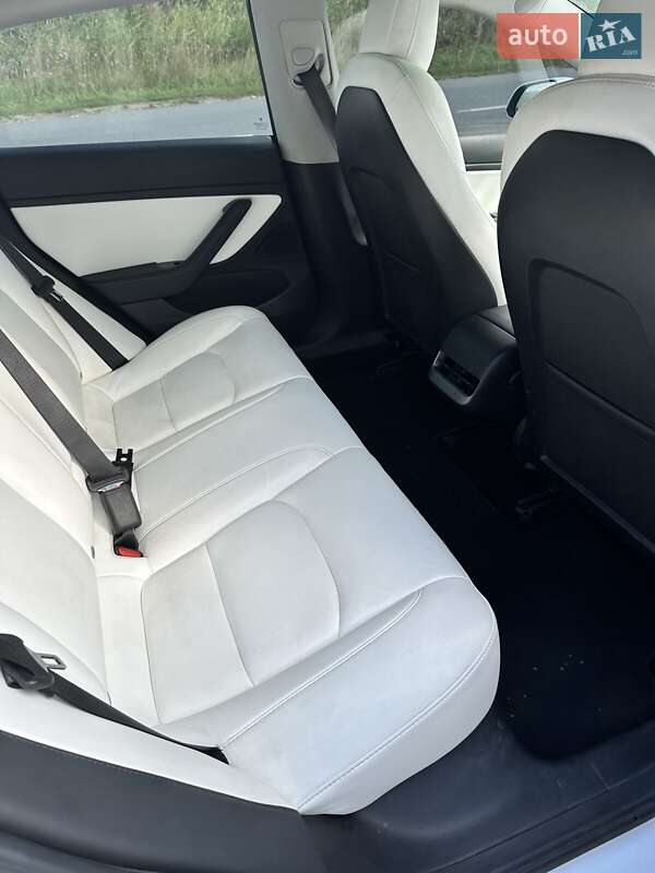 Седан Tesla Model 3 2020 в Бориславе