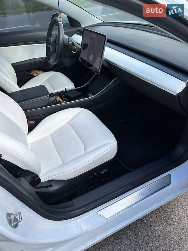 Седан Tesla Model 3 2020 в Бориславе