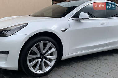 Седан Tesla Model 3 2019 в Львове