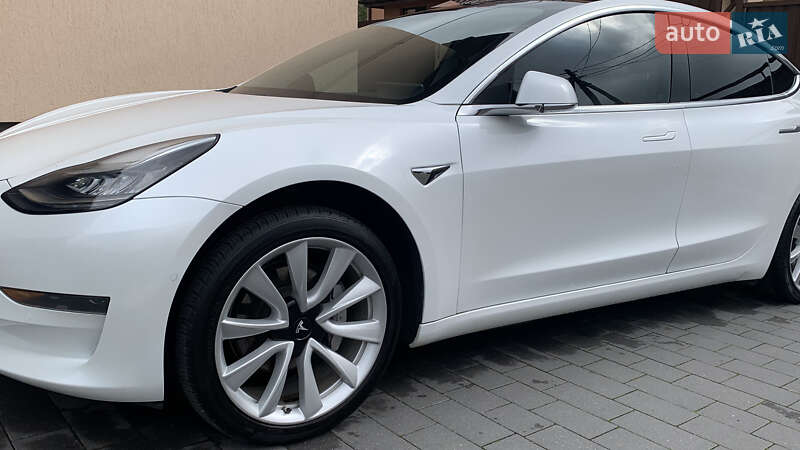 Седан Tesla Model 3 2019 в Львові
