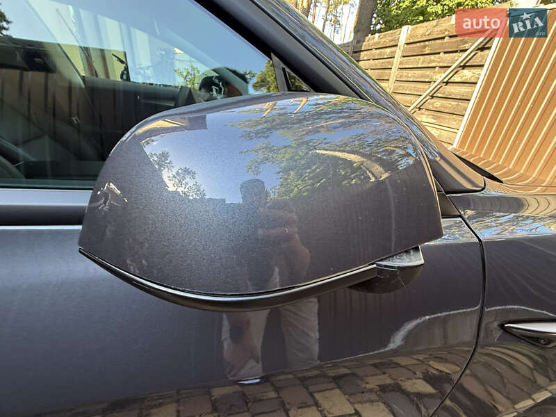 Седан Tesla Model 3 2022 в Буче