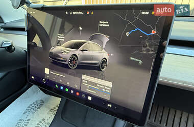 Седан Tesla Model 3 2022 в 