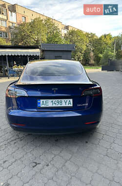 Седан Tesla Model 3 2020 в 
