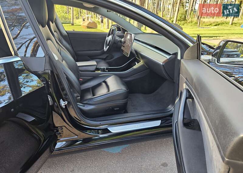 Седан Tesla Model 3 2019 в Житомире
