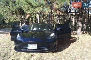 Седан Tesla Model 3 2023 в 