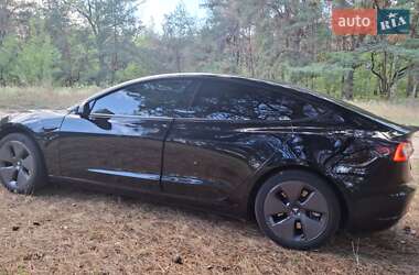 Седан Tesla Model 3 2023 в 