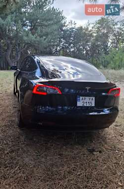 Седан Tesla Model 3 2023 в 