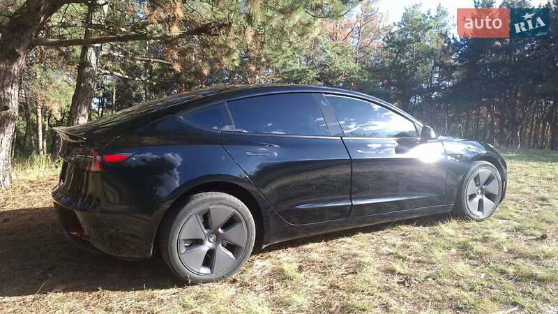Седан Tesla Model 3 2023 в Запоріжжі