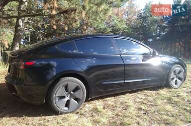 Седан Tesla Model 3 2023 в 