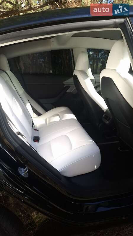 Седан Tesla Model 3 2023 в Запоріжжі