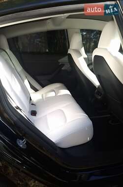 Седан Tesla Model 3 2023 в 