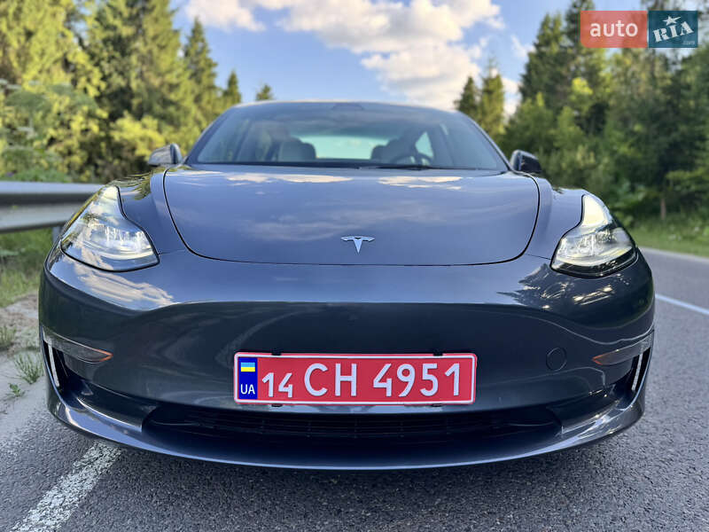 Седан Tesla Model 3 2023 в Львове