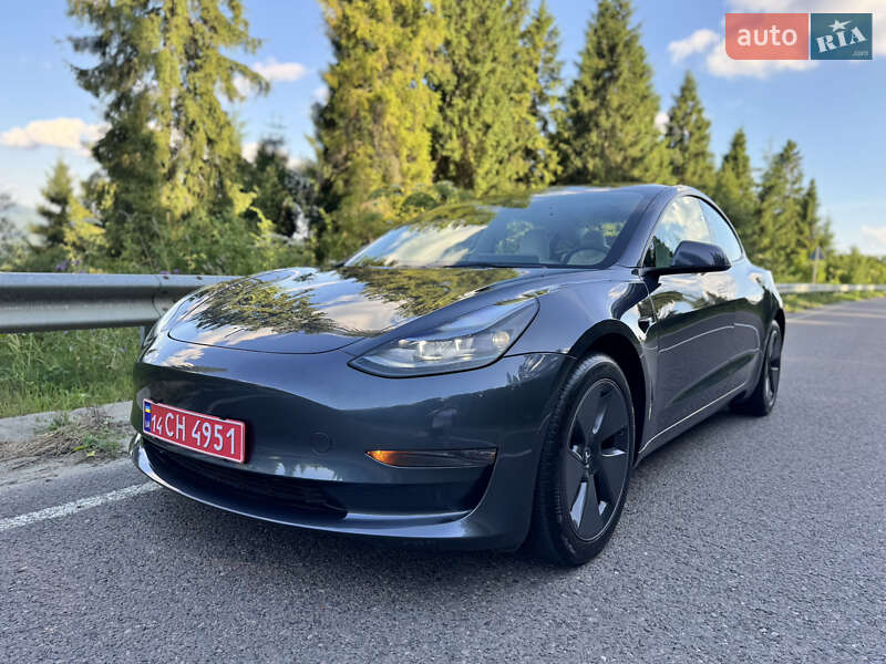 Седан Tesla Model 3 2023 в Львове