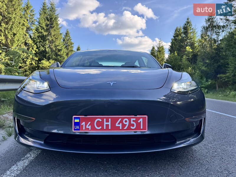 Седан Tesla Model 3 2023 в Львове