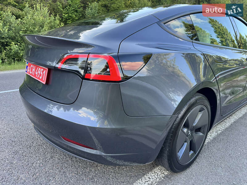 Седан Tesla Model 3 2023 в Львове