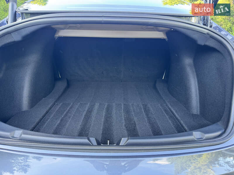 Седан Tesla Model 3 2023 в Львове