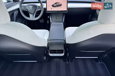 Седан Tesla Model 3 2023 в 